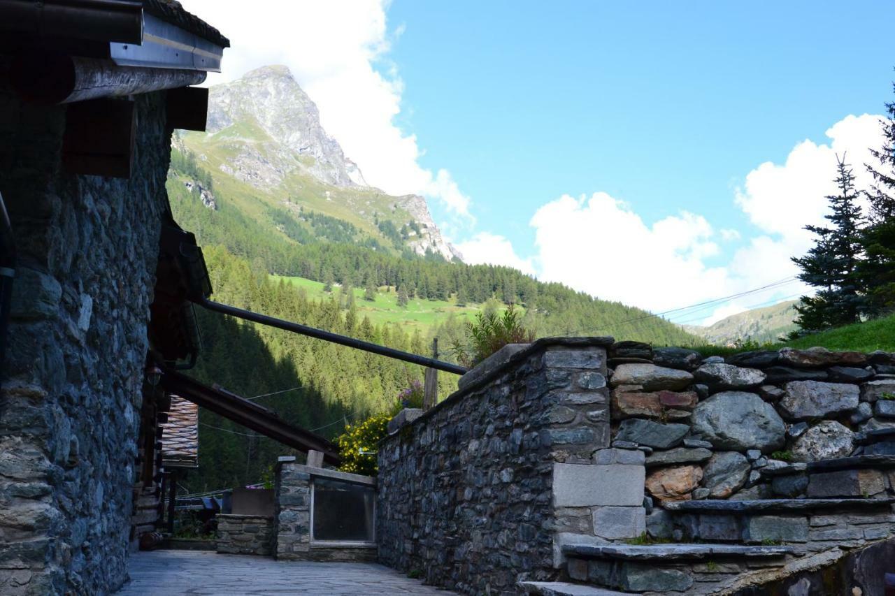 Alle Pendici Del Monte Rosa Champoluc Exterior photo
